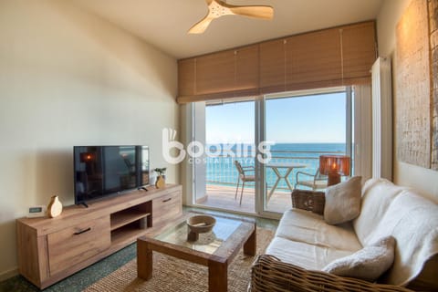 Communal lounge/ TV room, TV and multimedia, Living room, Sea view