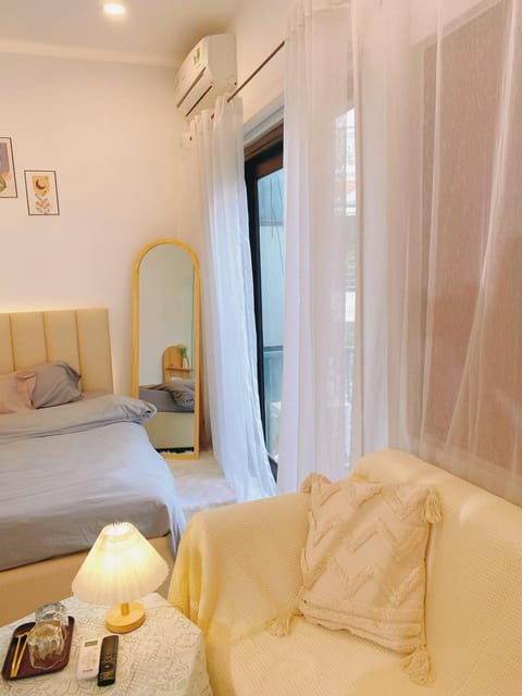 Bedroom, air conditioner