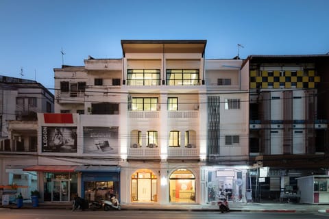 Facade/entrance