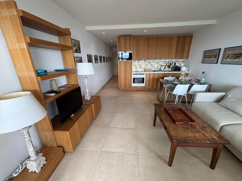 TV and multimedia, Kitchen or kitchenette, Living room, Seating area, Dining area, minibar, oven