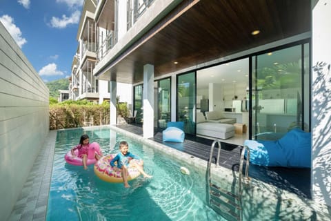 Patio, Day, Swimming pool, sunbed