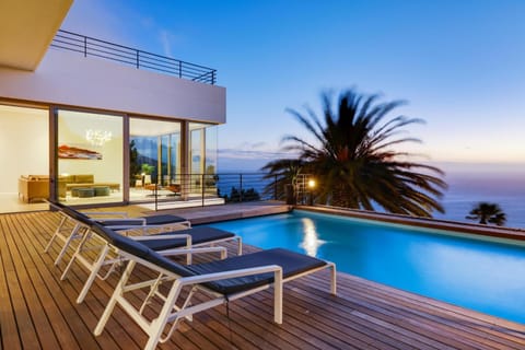 Balcony/Terrace, Sea view, Swimming pool, sunbed