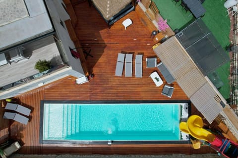 Swimming pool