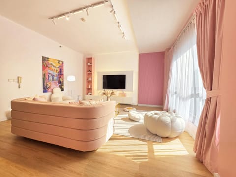 Day, TV and multimedia, View (from property/room), Living room, Photo of the whole room, Seating area, Evening entertainment