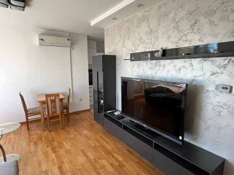 TV and multimedia, Dining area, air conditioner