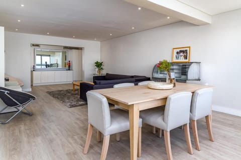 Ocean Front Apartment Sea Views Pleasant Ways Apartment in Sea Point