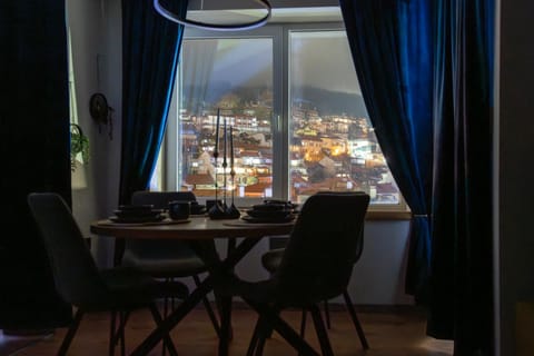 Dining area, Evening entertainment, City view