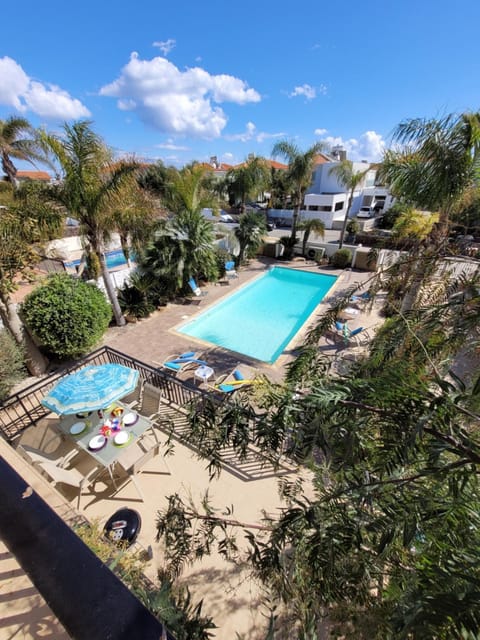 Property building, Swimming pool, Breakfast