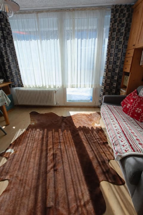 Bed, Living room, Photo of the whole room, Seating area, Bedroom, internet