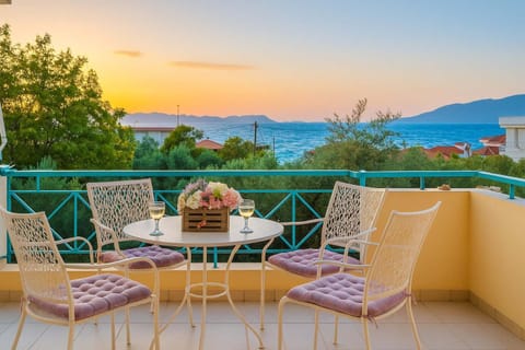 Patio, View (from property/room), Balcony/Terrace, Seating area, Dining area, Sea view