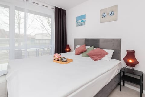 Bed, Photo of the whole room, towels