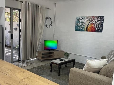 Bay Breeze Guesthouse Selfcatering Bed and Breakfast in Cape Town