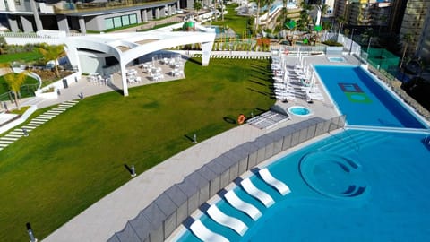 Swimming pool, sunbed