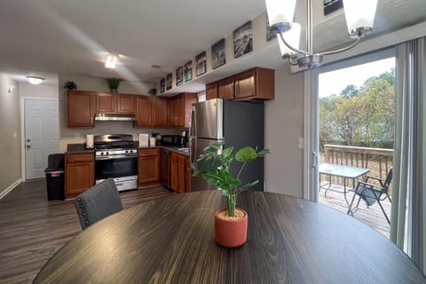 Dining area, kitchen