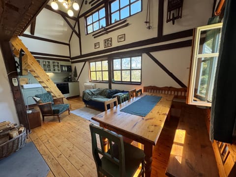 TV and multimedia, Living room, Photo of the whole room, Seating area