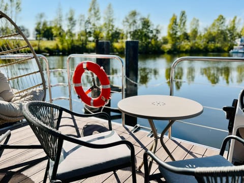 Patio, Natural landscape, View (from property/room), Balcony/Terrace, Dining area, River view