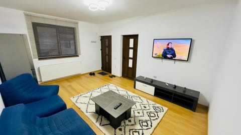 TV and multimedia, Living room, Seating area, Evening entertainment