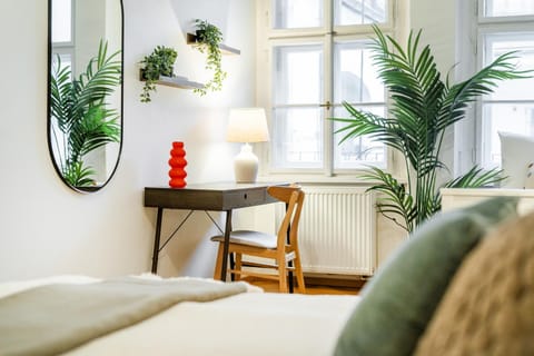 Bed, Seating area, Bedroom