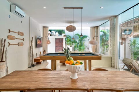 1mn from beach - 3BR Terrace-Cinema & Brasero House in North Kuta