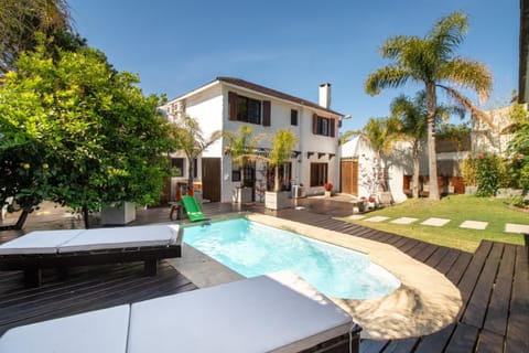 Property building, Patio, Day, Garden view, Pool view, Swimming pool, sunbed