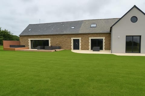 Property building, Day, Natural landscape, Garden, Garden view