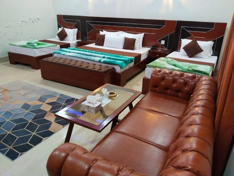 Bed, Seating area
