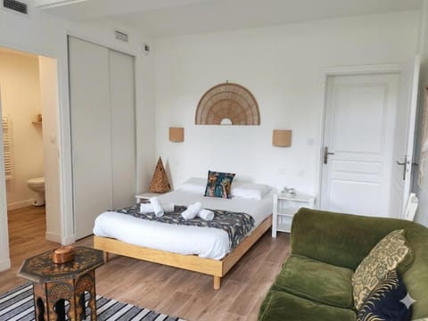 Property building, Photo of the whole room