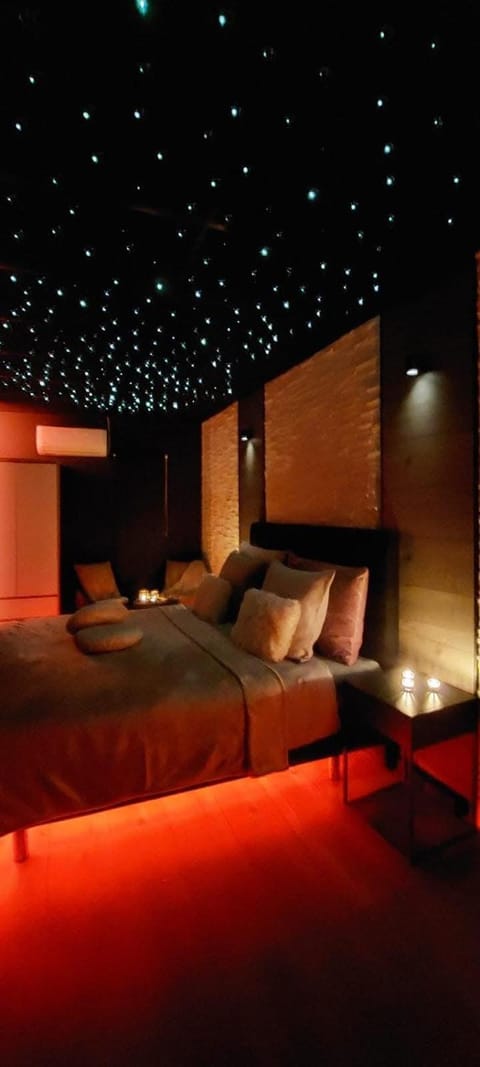 Duplex 7 avec Spa Privé Bed and Breakfast in Liège