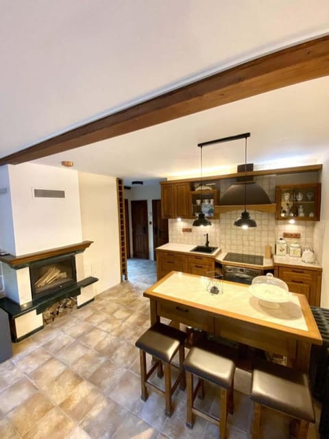 Kitchen or kitchenette, Dining area, flat iron