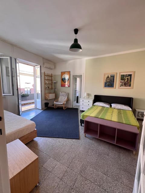 Bed, Photo of the whole room, Seating area, Bedroom
