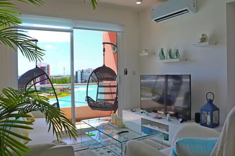 TV and multimedia, Pool view, air conditioner