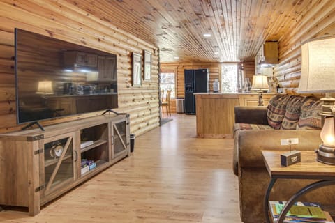 Hike, Golf and Explore Pet-Friendly Apt in Etowah Apartment in Mills River