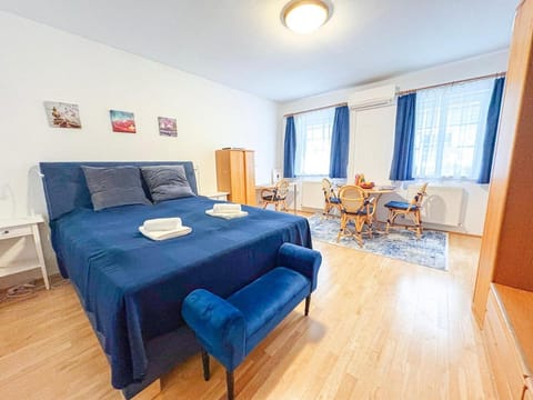 Living room, Photo of the whole room, Dining area, Bedroom