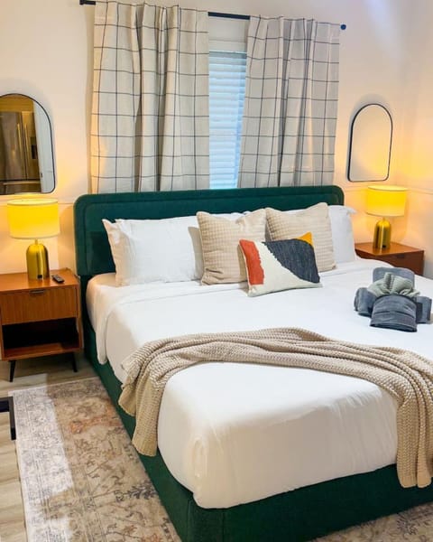 Waterfront home with Firepit and Foosball Table House in Leesburg