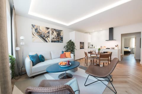 Kitchen or kitchenette, Living room, Seating area, Dining area