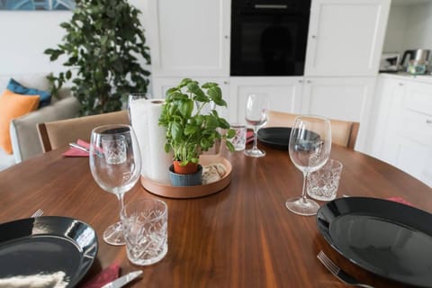 Food and drinks, Dining area