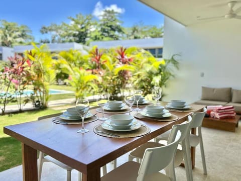 Patio, Balcony/Terrace, Seating area, Dining area, Garden view, Pool view, internet