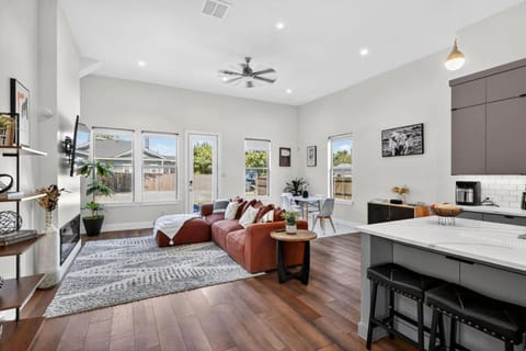 Living room, Dining area