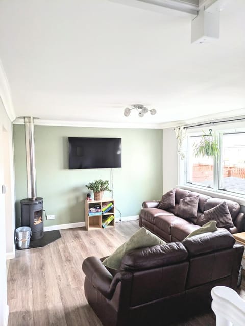 Communal lounge/ TV room, TV and multimedia, Living room, Seating area