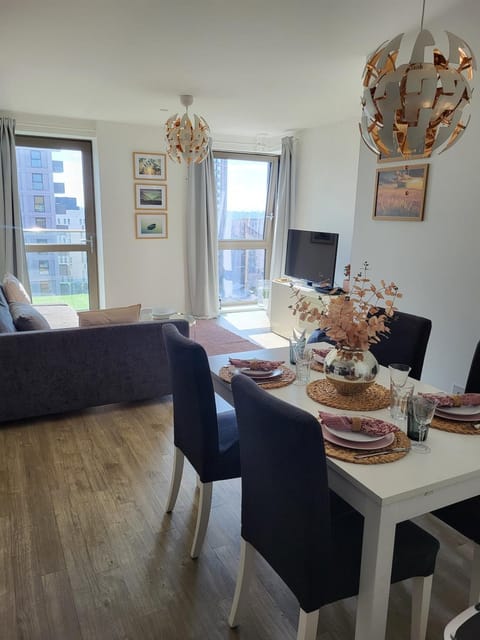 Living room, Seating area, Dining area