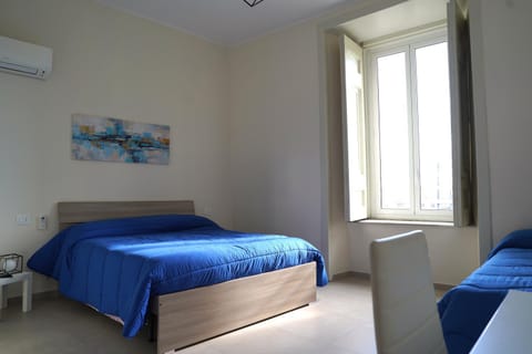 Bed, Photo of the whole room, Bedroom, air conditioner