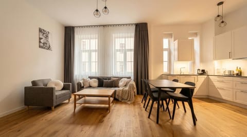 Kitchen or kitchenette, Living room, Seating area, Dining area