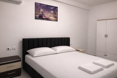 Photo of the whole room, Bedroom, air conditioner