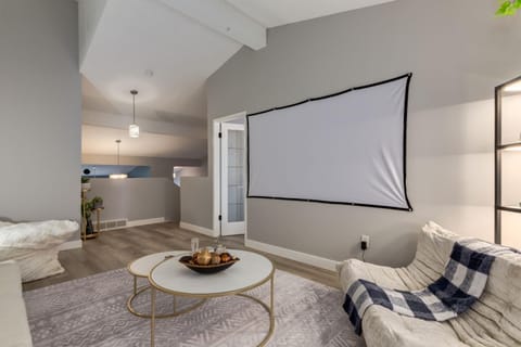 TV and multimedia, Living room, Seating area