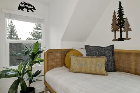 Stairway to Heaven at Big Bear- Million Dollar Lake Views - Modern Luxury Chalet w/ Hot Tub House in Big Bear