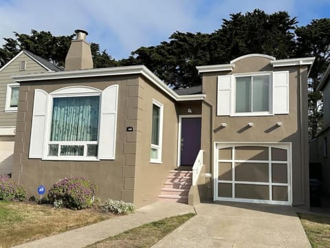 Mid-Century Modern Home in Daly City House in Daly City