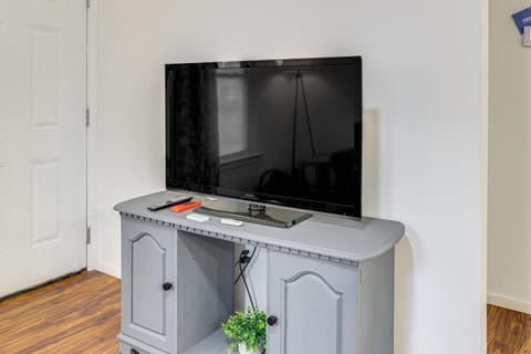 Stroll to Main St Eats! Pet-Friendly Joplin Escape House in Joplin