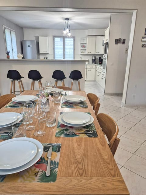 La Maison du Soleil Spacious Villa with Garden Villa in Mouans-Sartoux