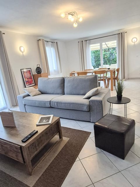 La Maison du Soleil Spacious Villa with Garden Villa in Mouans-Sartoux