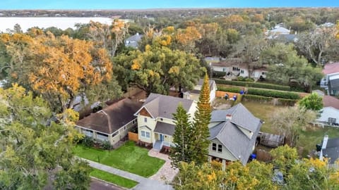 6 Bedroom with Guest House Walk to Lake & Shops House in Lakeland